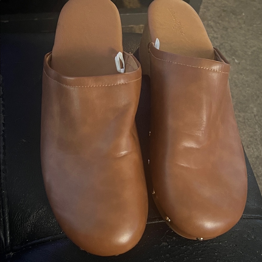 Universal Thread Tan Leather Loafers